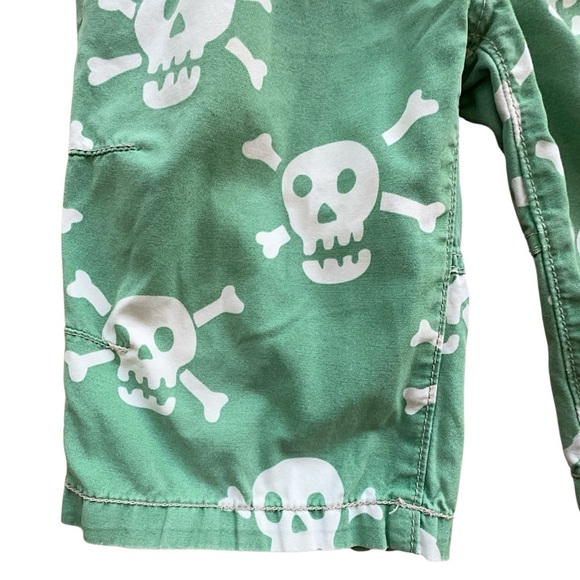 MINI BODEN | SKULL & CROSSBONES COTTON ADVENTURE SHORTS SOFT GREEN | 6Y - Picture 6 of 12